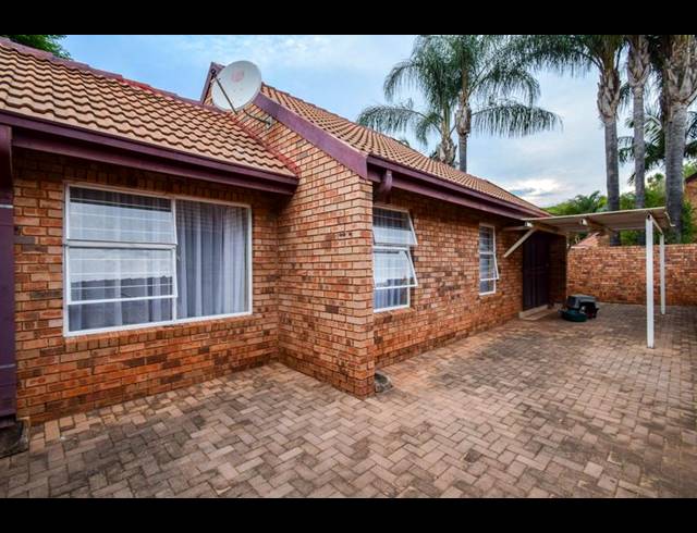 2 BEDROOM TOWNHOUSE FOR SALE IN SINOVILLE